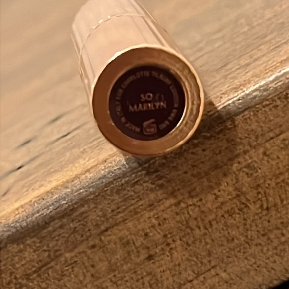 Charlotte tilbury kissing lipstick so Marilyn - Picture 3 of 3